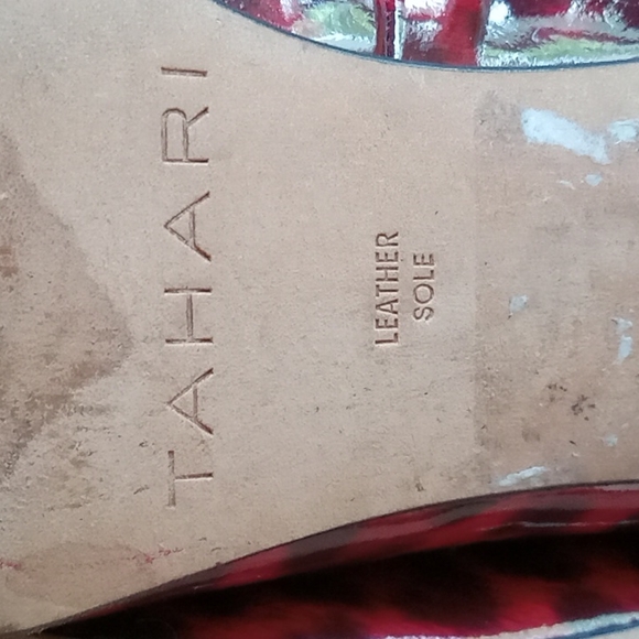 TAHARI | Red Black Patent Heel - Picture 6 of 10